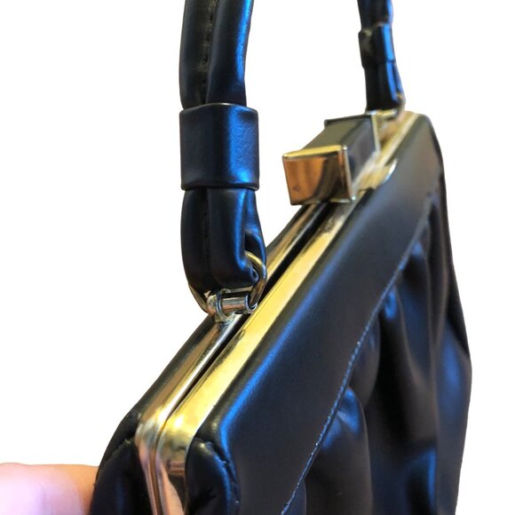 Vintage Stylemark Solid Black With Gold Metal Clasp Handbag - Picture 5 of 8